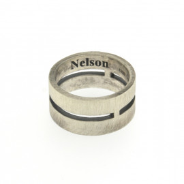 Nelson anello fascia h in argento satinato