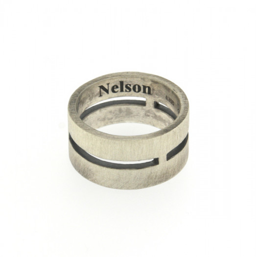 Nelson anello fascia h in argento satinato