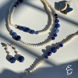 Kikilia collana lunga blanc-bleu con perle e sodalite